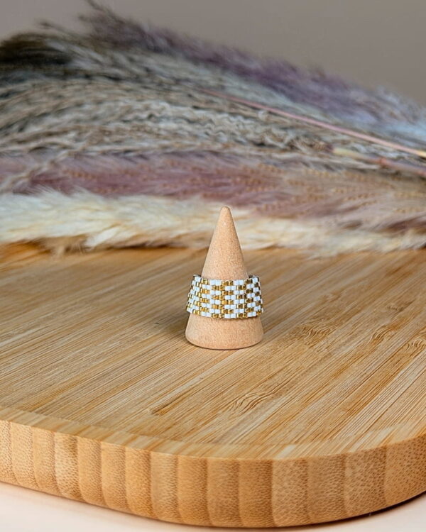 anillo-tejido-blanco-dorado-jociva-accesorios-para-mujer-principal