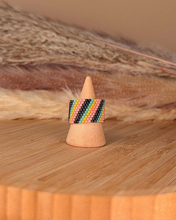 anillo-tejido-rosa-con-negro-jociva-accesorios-para-mujer-principal