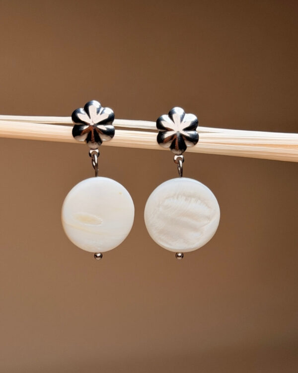 aretes-bolitas-blanco-naturales-jociva-accesorios-para-mujer-principal
