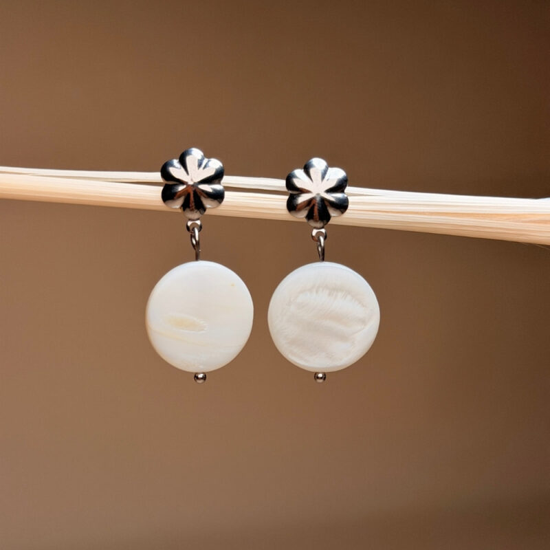 aretes-bolitas-blanco-naturales-jociva-accesorios-para-mujer-principal