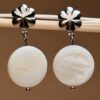 aretes-bolitas-blanco-naturales-jociva-accesorios-para-mujer-zoom