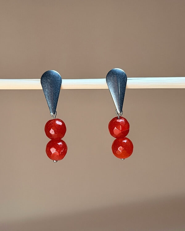 aretes-bolitas-rojas-naturales-jociva-accesorios-para-mujer-principal