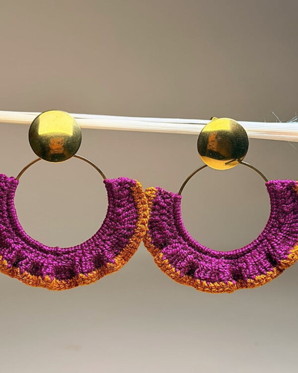 aretes-tejidos-morado-jociva-accesorios-para-mujer-principal