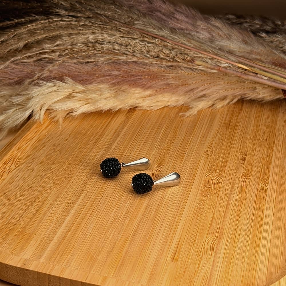 aretes-tejidos-pajarito-negro-jociva-accesorios-para-mujer-principal