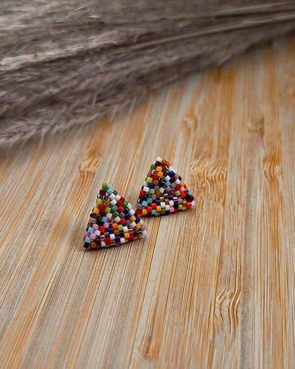 aretes-triangulo-tejido-multicolor-jociva-accesorios-para-mujer-principal