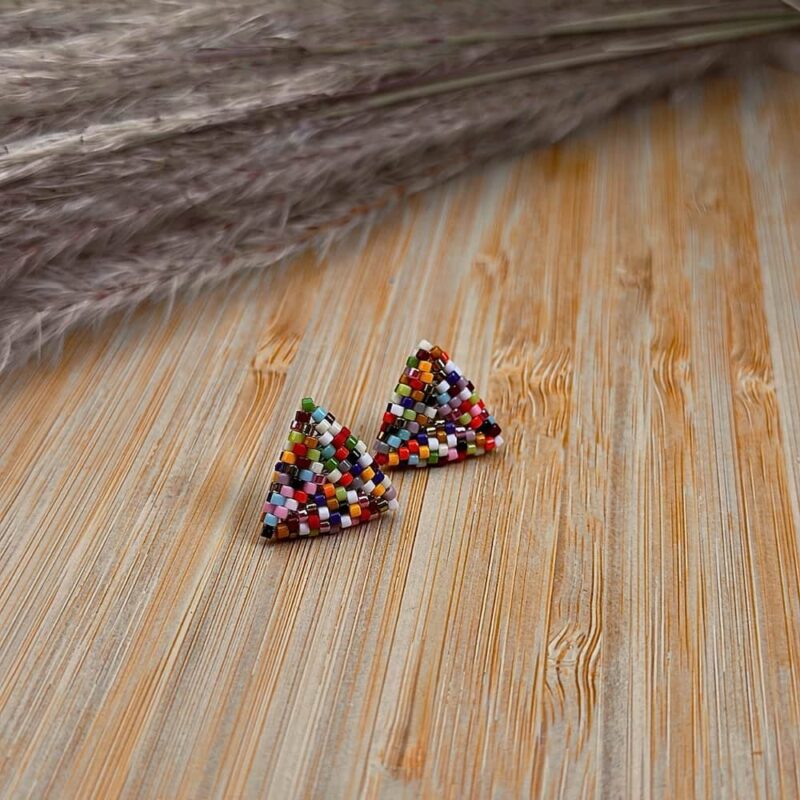 aretes-triangulo-tejido-multicolor-jociva-accesorios-para-mujer-principal