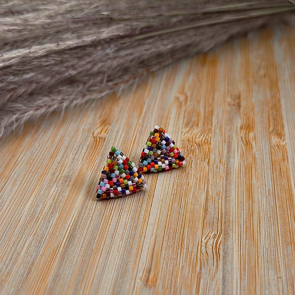 aretes-triangulo-tejido-multicolor-jociva-accesorios-para-mujer-principal
