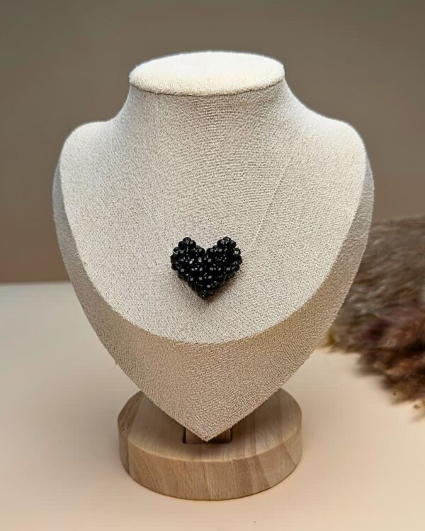 collar-corazon-negro-jociva-accesorios-para-mujer-principal