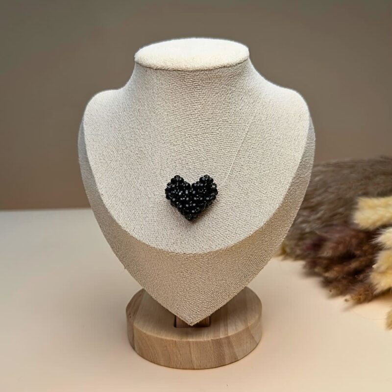 collar-corazon-negro-jociva-accesorios-para-mujer-principal